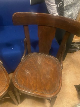 Juego de 4 sillas antiguas de madera. Tipo tonet