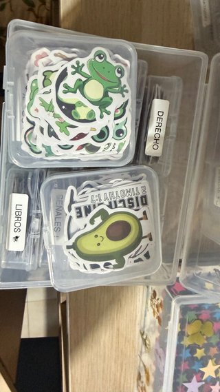 Adesivi organizzati per categorie