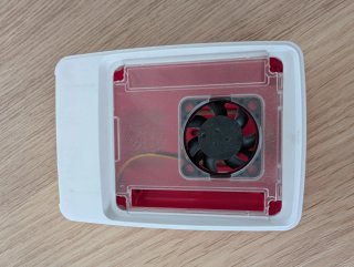 Caja original Raspberry Pi 5 Blanca y Roja