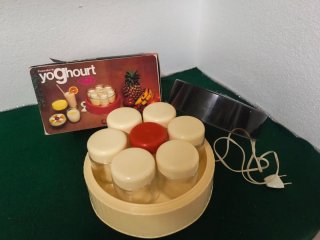 Yogurtera con 7 tarros y caja
