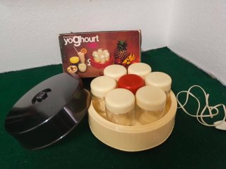 Yogurtera con 7 tarros y caja