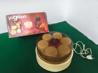 Yogurtera con 7 tarros y caja