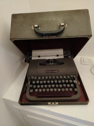 Máquina de escribir Underwood Finger-Flite Años 50