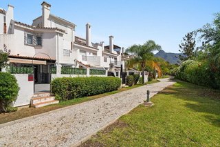 Casa adosada en alquiler en La Dama de Noche-La Alzambra en Marbella