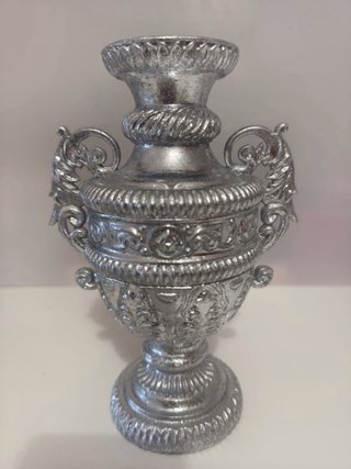 Conjunto Candelabros y Jarrón con Flores