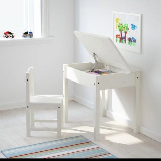 Pupitre y 2 sillas infantiles Ikea