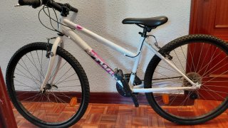 Bicicleta niña blanca