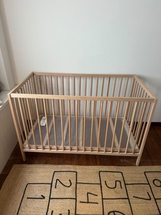 Cuna de madera para bebé