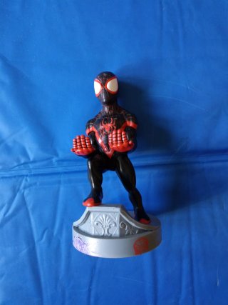 Figura para sujetar mandos de Play
