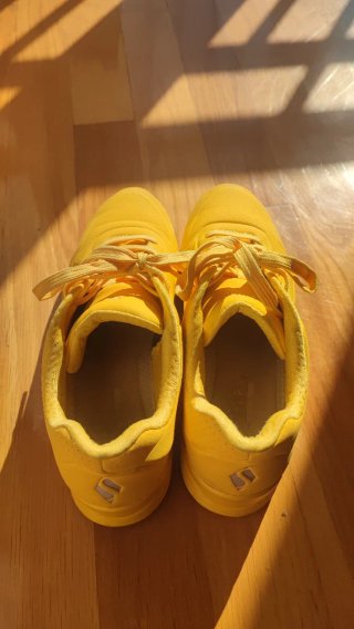 Tenis Skechers Amarillos