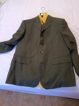 Traje Clásico Gris y Amarillo