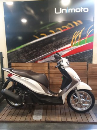 Piaggio Medley 125 Scooter