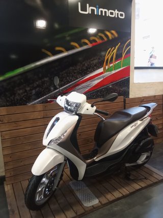 Piaggio Medley 125 Scooter