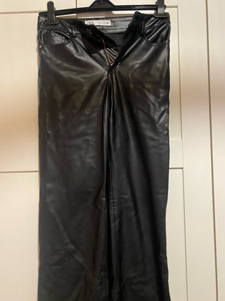 Pantalón polipiel negro