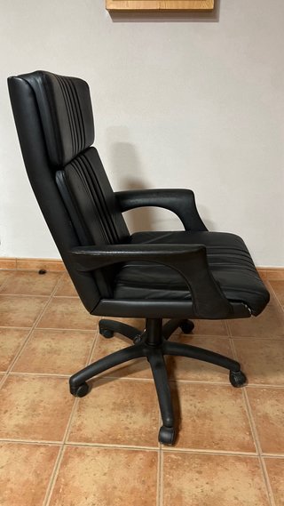 Sillón de despacho de piel negro
