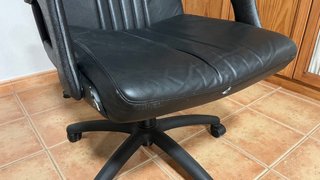 Sillón de despacho de piel negro