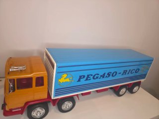 Camión Pegaso Rico Juguetes