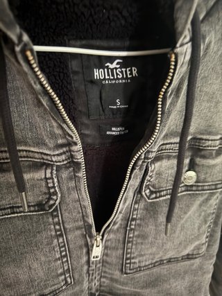 Chaqueta Hollister Gris con Capucha