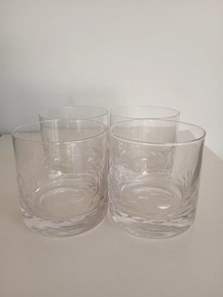 Set di 4 bicchieri antichi intagliati