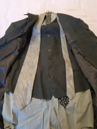 Traje Clásico Gris.