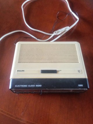 Radio despertador Philips años 80