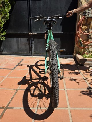 Bicicleta de Montaña Btwin. Regalo colgador.