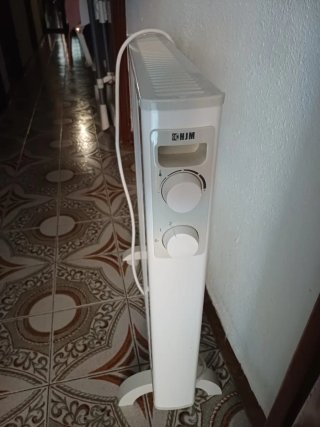 Calefactor blanco en buen estado