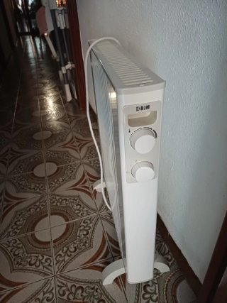 Calefactor blanco en buen estado
