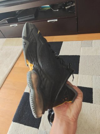 Zapatillas LeBron 19 Nike Negras y Amarillas