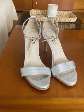 Sandalias Lodi Tacón Plateadas Talla 38
