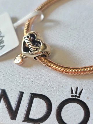 Pulsera Pandora Corazón Familia Oro