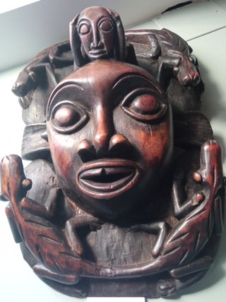Máscara de altar africana "Ngoin"