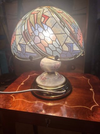 Lampada da tavolo Tiffany in cristallo e metallo