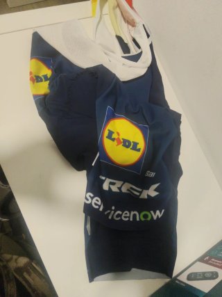 Equipación Ciclismo Lidl Trek Santini