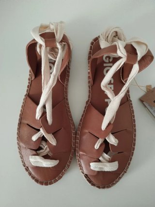 Gioseppo: sandalias de cuero lazada -36-