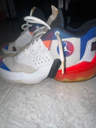 Tenis Jordan Multicolor/Blanco