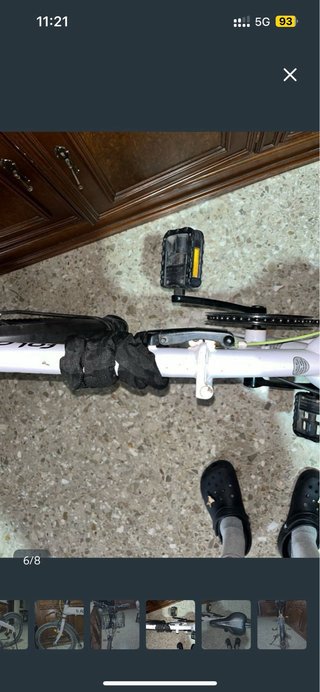 Bicicleta Plegable blanca con cesta