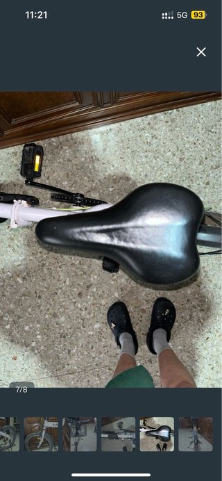 Bicicleta Plegable blanca con cesta