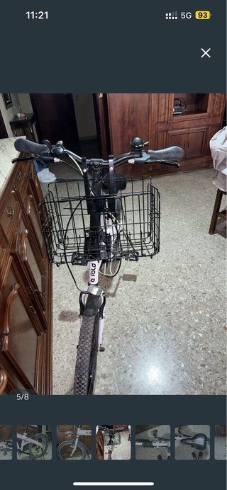 Bicicleta Plegable blanca con cesta
