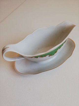 Salsera de porcelana con plato