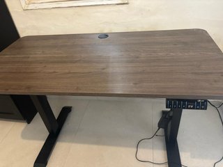 Escritorio eléctrico y silla de oficina