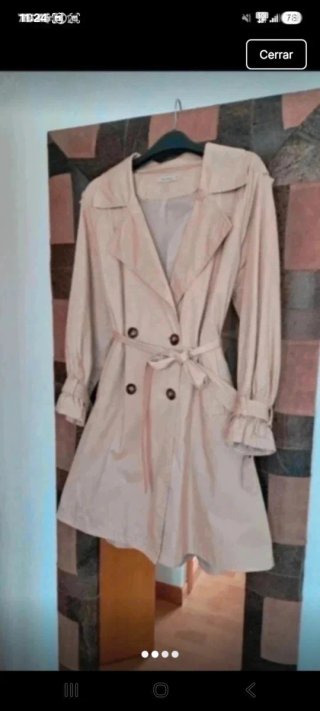 Gabardina beige con cinturón