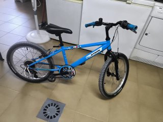 Bicicleta BMX azul B'TWIN