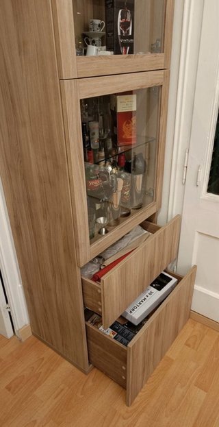 Vitrina IKEA Bestå efecto roble
