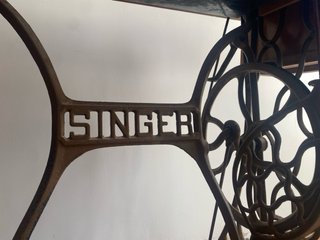 Máquina de coser Singer antigua