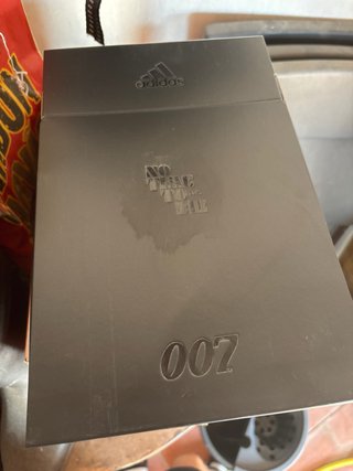 Adidas x 007 Caja Negra