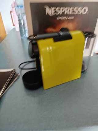 Cafetera Nespresso Essenza Mini para piezas