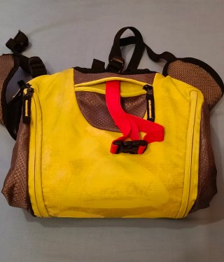 Mochila Reach Out -  Gris y Amarillo