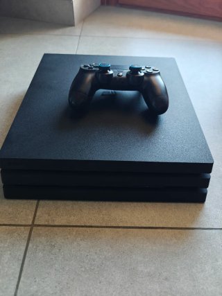 Sony PS4 Pro Console Nera chip 7216b