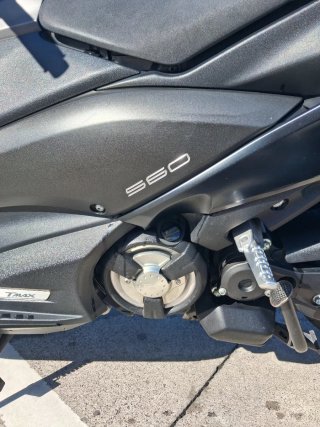Yamaha T-Max Negra